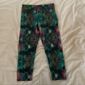 onzie kaleidoscope cropped leggings